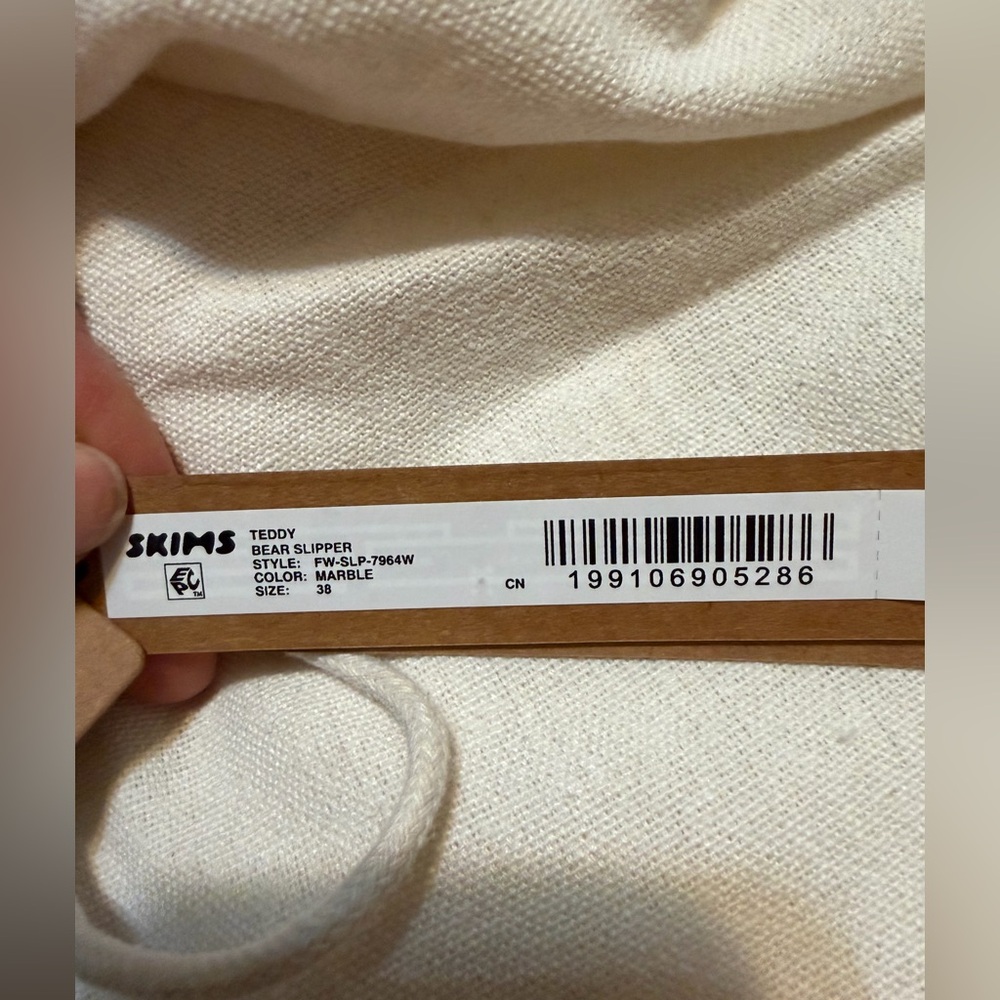 NWT SKIMS Teddy Bear Slippers - Picture 7 of 7